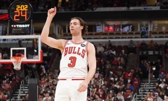 吉迪20+14+10波蒂斯18分 公牛大胜雄鹿