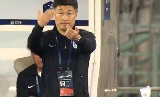 大连队功勋教练刚从老东家下课，就执教德甲汉堡队，同时兑现诺言从国足挖走林良铭