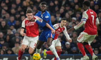 四线争冠迷局：阿尔特塔面临艰难取舍，虽首回合客胜切尔西却难以完全安心